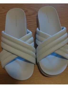 American Eagle Outfitters light blue Quilted Cross-Strap Slide Sandals soft NWT